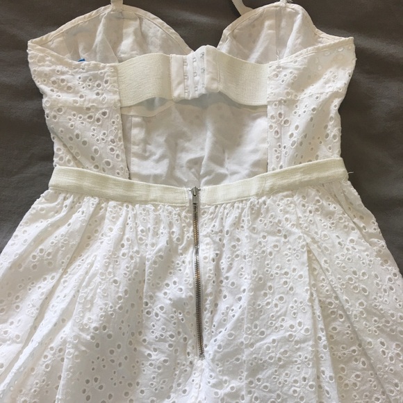 Aritzia - Talula white lace dress - Picture 7 of 7